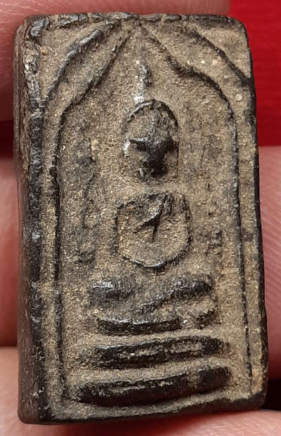 พระผงหลวงปู่เฟื่อง กรุวัดนก (วัดสกุณาราม) จ.อ่างทอง เนื้อเขียวเข้ม (เขียว-เทาดำ) พิมพ์ใหญ่ข้างยันต์ (พิมพ์แซยิด) ประมาณปี2450-65 พระผงหลวงปู่เฟื่อง กรุวัดนก (วัดสกุณาราม) จ.อ่างทอง เนื้อเขียวเข้ม (เขียว-เทาดำ) พิมพ์ใหญ่ข้างยันต์ (พิมพ์แซยิด) ประมาณปี2450-65