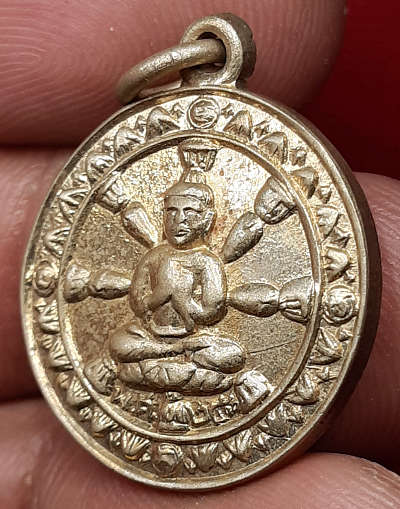 เหรียญกลมธรรมจักร หลวงพ่อลี วัดอโศการาม ออกวัดบรมนิวาส กรุงเทพ ปี2500 เนื้ออัลปาก้า เหรียญกลมธรรมจักร หลวงพ่อลี วัดอโศการาม ออกวัดบรมนิวาส กรุงเทพ ปี2500 เนื้ออัลปาก้า