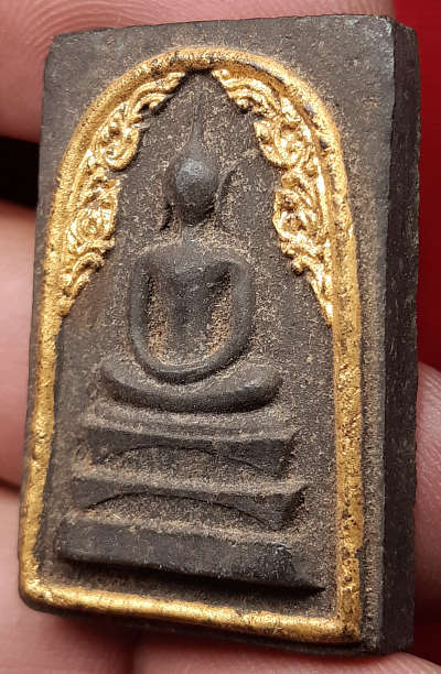 พระสมเด็จงิ้วดำ รุ่นแรก หลวงพ่อทองดำ วัดถ้ำตะเพียนทอง จ.ลพบุรี ปี2520 ลงทองเดิม พระสมเด็จงิ้วดำ รุ่นแรก หลวงพ่อทองดำ วัดถ้ำตะเพียนทอง จ.ลพบุรี ปี2520 ลงทองเดิม