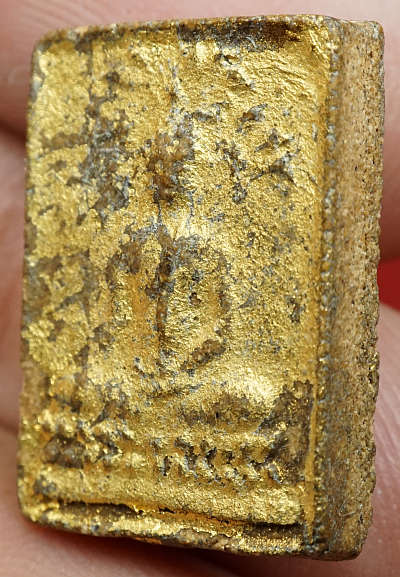 พระพุทธลิ้นทอง เนื้อผงเกษร วัดเทียนถวาย จ.ปทุมธานี ประมาณปี 2515 ยุคอาจารย์จรูญ ผิวปิดทองเดิม สวยมีหน้ามีตา