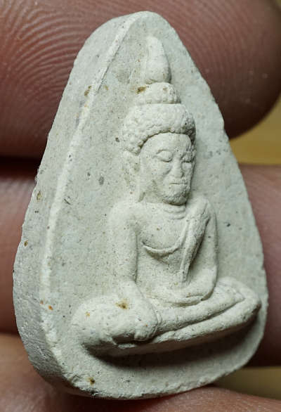 พระพิมพ์หยดน้ำวัดตะไกร หลวงปู่ดู่ วัดสะแก จ.อยุธยา ประมาณปี 2520 เนื้อผง พระพิมพ์หยดน้ำวัดตะไกร หลวงปู่ดู่ วัดสะแก จ.อยุธยา ประมาณปี 2520 เนื้อผง