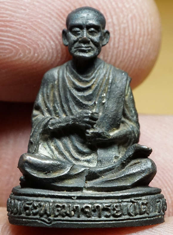 รูปเหมือนสมเด็จพุฒาจารย์โต พรหมรังสี วัดระฆังโฆสิตาราม กรุงเทพ รุ่นอนุสรณ์ 118ปี เนื้อนวโลหะ ปี2533 พร้อมกล่องเดิม รูปเหมือนสมเด็จพุฒาจารย์โต พรหมรังสี วัดระฆังโฆสิตาราม กรุงเทพ รุ่นอนุสรณ์ 118ปี เนื้อนวโลหะ ปี2533 พร้อมกล่องเดิม