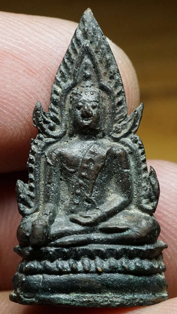 พระหล่อชินราช หลวงพรหมโยธี เนื้อทองผสมรมดำ ปี2493 เจ้าคุณศรีฯ (สนธิ์) ร่วมเสก ณ วัดพระศรีรัตนมหาธาตุ จ.พิษณุโลก พระหล่อชินราช หลวงพรหมโยธี เนื้อทองผสมรมดำ ปี2493 เจ้าคุณศรีฯ (สนธิ์) ร่วมเสก ณ วัดพระศรีรัตนมหาธาตุ จ.พิษณุโลก