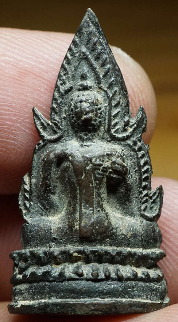พระหล่อชินราช หลวงพรหมโยธี เนื้อทองผสมรมดำ ปี2493 เจ้าคุณศรีฯ (สนธิ์) ร่วมเสก ณ วัดพระศรีรัตนมหาธาตุ จ.พิษณุโลก พระหล่อชินราช หลวงพรหมโยธี เนื้อทองผสมรมดำ ปี2493 เจ้าคุณศรีฯ (สนธิ์) ร่วมเสก ณ วัดพระศรีรัตนมหาธาตุ จ.พิษณุโลก