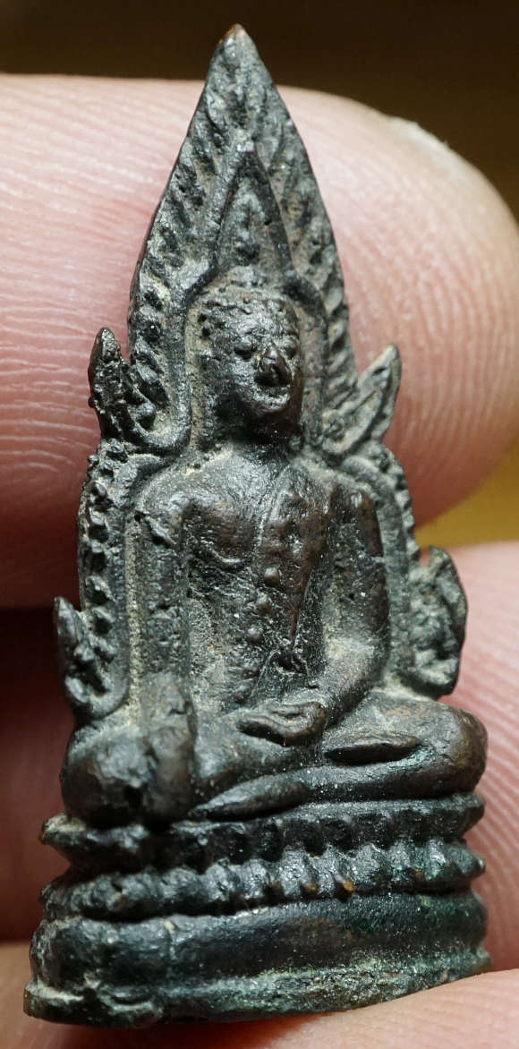 พระหล่อชินราช หลวงพรหมโยธี เนื้อทองผสมรมดำ ปี2493 เจ้าคุณศรีฯ (สนธิ์) ร่วมเสก ณ วัดพระศรีรัตนมหาธาตุ จ.พิษณุโลก พระหล่อชินราช หลวงพรหมโยธี เนื้อทองผสมรมดำ ปี2493 เจ้าคุณศรีฯ (สนธิ์) ร่วมเสก ณ วัดพระศรีรัตนมหาธาตุ จ.พิษณุโลก