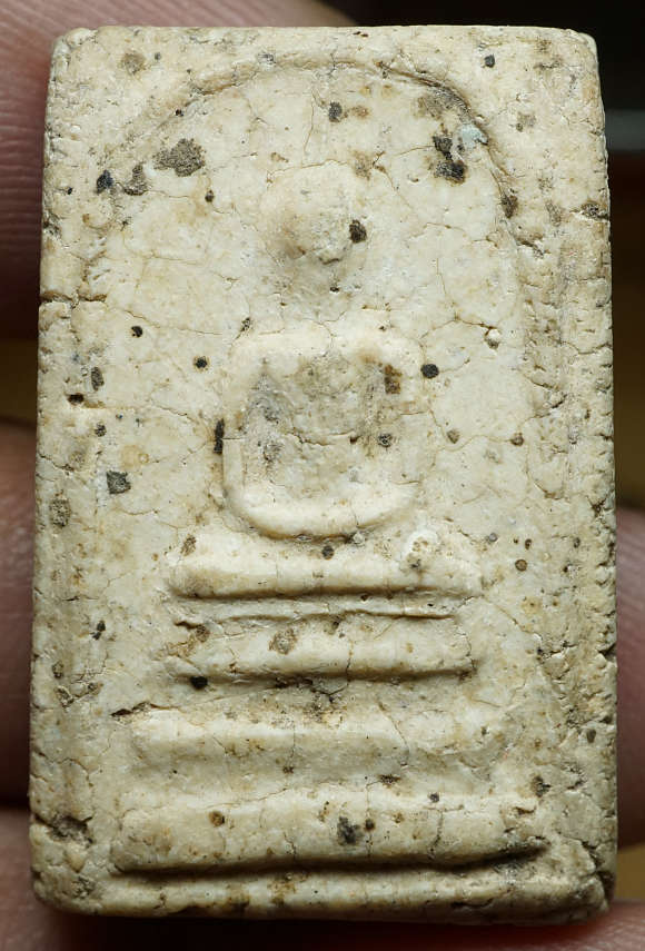 พระสมเด็จหลังลายเซ็นต์ หลวงปู่เทียน วัดโบสถ์ จ.ปทุมธานี ปี2509 มวลสารสมเด็จบางขุนพรหม ไม่สอดตะกรุด (องค์นี้เม็ดมวลสารบางขุนพรหมลอยเด่นชัด) พระสมเด็จหลังลายเซ็นต์ หลวงปู่เทียน วัดโบสถ์ จ.ปทุมธานี ปี2509 มวลสารสมเด็จบางขุนพรหม ไม่สอดตะกรุด (องค์นี้เม็ดมวลสารบางขุนพรหมลอยเด่นชัด)