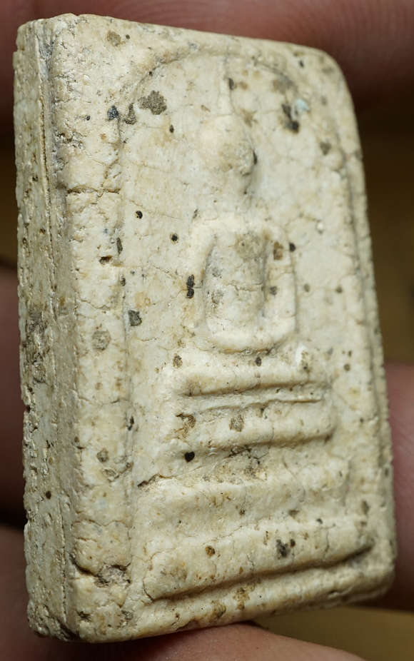 พระสมเด็จหลังลายเซ็นต์ หลวงปู่เทียน วัดโบสถ์ จ.ปทุมธานี ปี2509 มวลสารสมเด็จบางขุนพรหม ไม่สอดตะกรุด (องค์นี้เม็ดมวลสารบางขุนพรหมลอยเด่นชัด) พระสมเด็จหลังลายเซ็นต์ หลวงปู่เทียน วัดโบสถ์ จ.ปทุมธานี ปี2509 มวลสารสมเด็จบางขุนพรหม ไม่สอดตะกรุด (องค์นี้เม็ดมวลสารบางขุนพรหมลอยเด่นชัด)