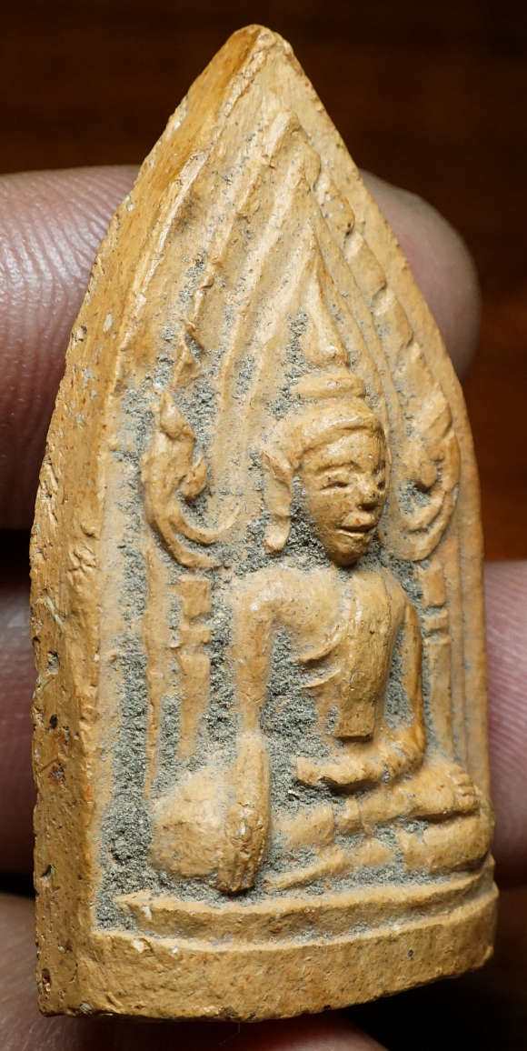 พระขุนแผนซุ้มเรือนแก้ว เนื้อดิน หลวงพ่อแดง วัดทุ่งคอก จ.สุพรรณบุรี ประมาณปี2500