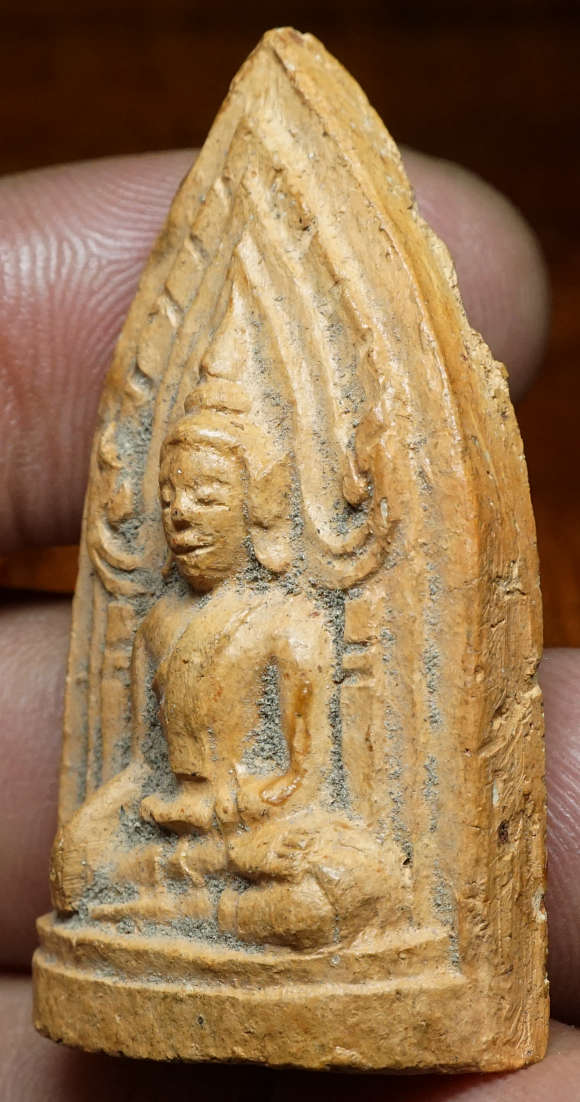 พระขุนแผนซุ้มเรือนแก้ว เนื้อดิน หลวงพ่อแดง วัดทุ่งคอก จ.สุพรรณบุรี ประมาณปี2500