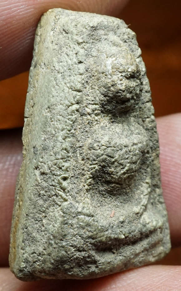 พระผงสุพรรณ เนื้อผง หลวงปู่เทียน วัดโบสถ์ จ.ปทุมธานี เนื้อขาวอมเขียว