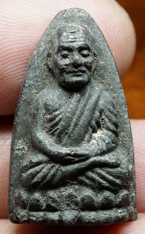 หลวงพ่อทวด วัดช้างไห้ จ.ปัตตานี ปี2524 พิมพ์กลาง เนื้อว่าน เนื้อยอดนิยม