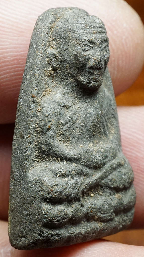 หลวงพ่อทวด วัดพระสิงห์ จ.เชียงใหม่ ปี2506 เนื้อว่าน พิมพ์เล็ก อาจารย์ทิม วัดช้างให้ สร้างถวาย ปลุกเสก 2 วาระ พิธีหลังพร้อมพระกริ่งนเรศวรเมืองงาย ปี2512 ปิดทองเดิม