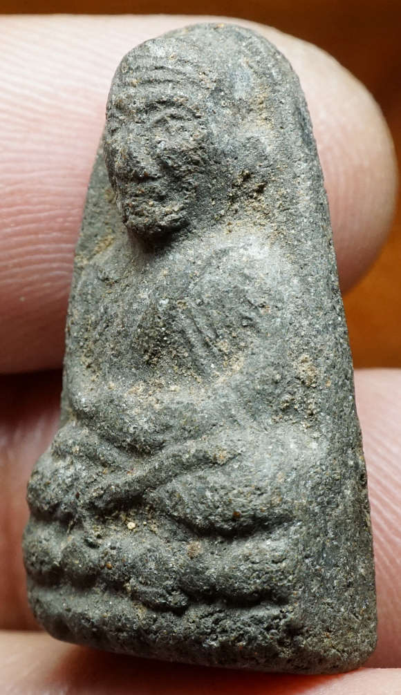 หลวงพ่อทวด วัดพระสิงห์ จ.เชียงใหม่ ปี2506 เนื้อว่าน พิมพ์เล็ก อาจารย์ทิม วัดช้างให้ สร้างถวาย ปลุกเสก 2 วาระ พิธีหลังพร้อมพระกริ่งนเรศวรเมืองงาย ปี2512 ปิดทองเดิม