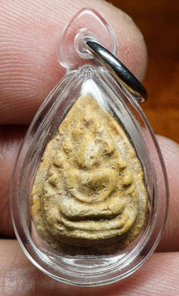 พระผงพิมพ์กลีบบัว พระครูใบฎีกาเกลี้ยง วัดสุทัศน์ กรุงเทพ ปี 247x - 248x เนื้อลายทูโทน ขาว-เหลือง