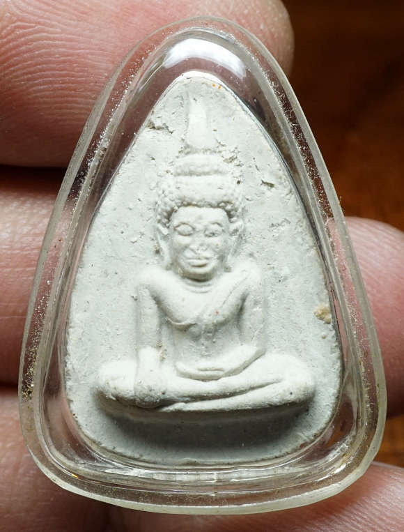 พระพิมพ์หยดน้ำวัดตะไกร หลวงปู่ดู่ วัดสะแก จ.อยุธยา ประมาณปี 2520 เนื้อผง