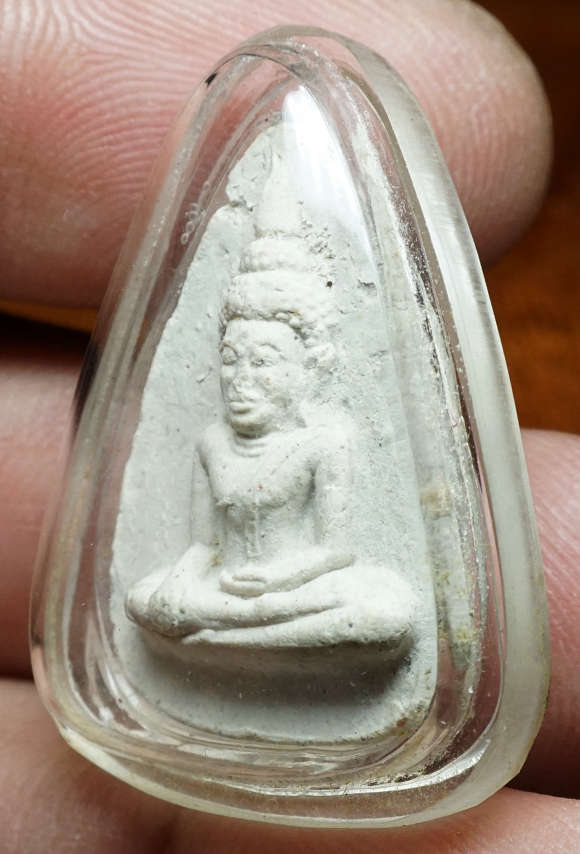 พระพิมพ์หยดน้ำวัดตะไกร หลวงปู่ดู่ วัดสะแก จ.อยุธยา ประมาณปี 2520 เนื้อผง